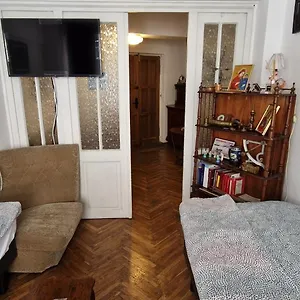 Domum - The Comunist Apartamento Bucarest