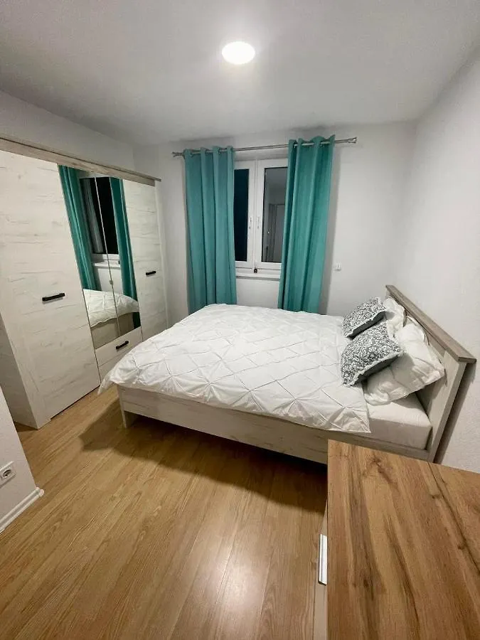 Muric Apartman 8 Ljubljana 0*,  Slovenia